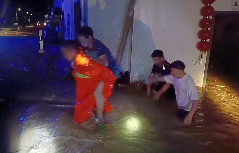 浙江杭州富阳区遭遇罕见短时局地暴雨：已致5人死亡3人失联